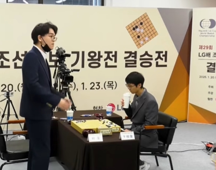 谈球吧(中国)官方网站韩媒：韩国棋院2月3日将进行紧急会议，商讨如何解决争议问题