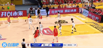 谈球吧体育app下载差点就是名画！奈特突破试图单臂隔人炸扣！但是扣飞了...😲