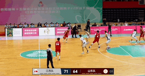 谈球吧体育官网入口3个月拿下3个MVP，这位小猛男是…？